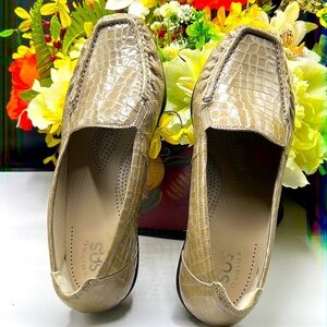 SAS shoes for women size 9.5 W